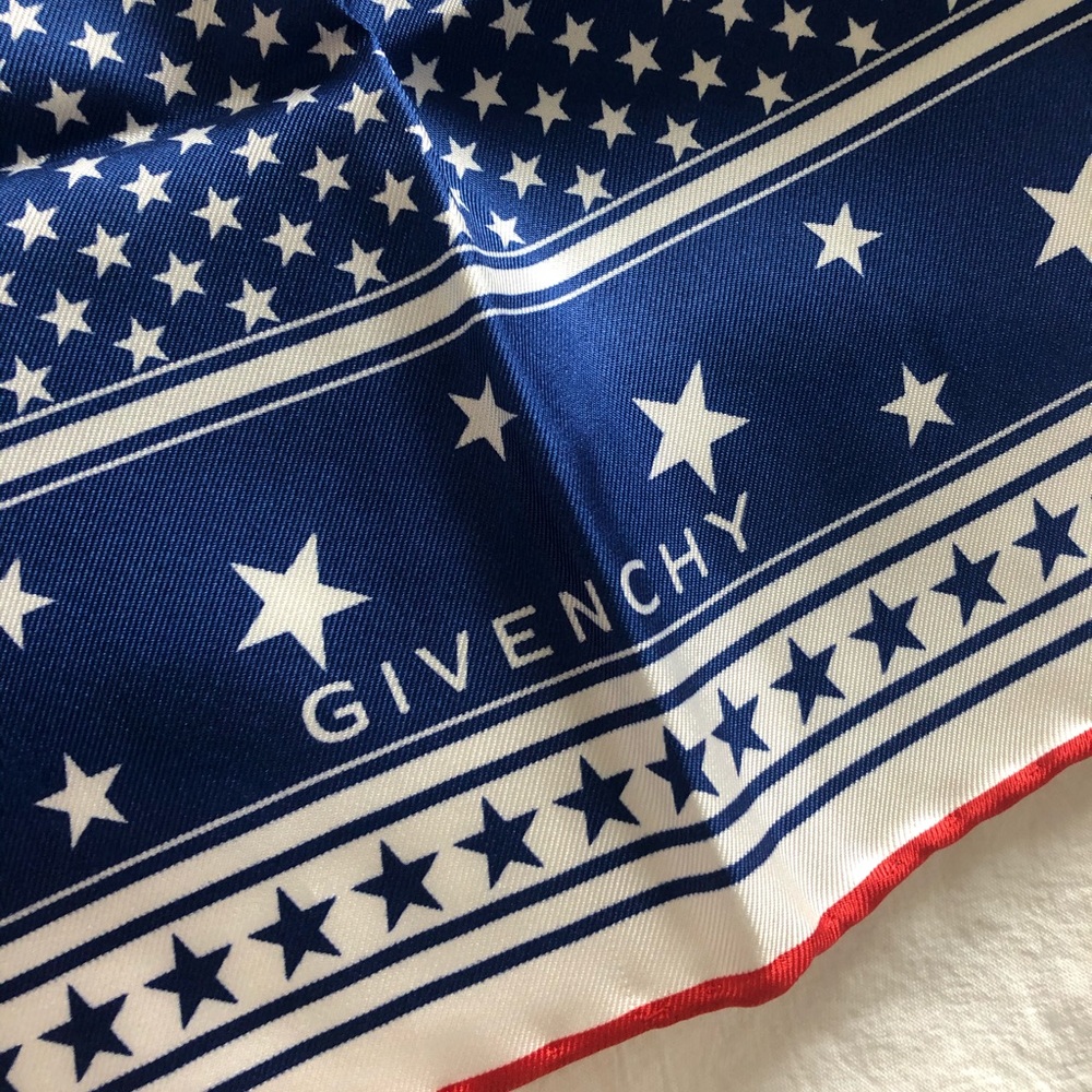 💯 NEW Authentic Givenchy Silk Scarf